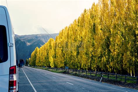 住高速公路旁